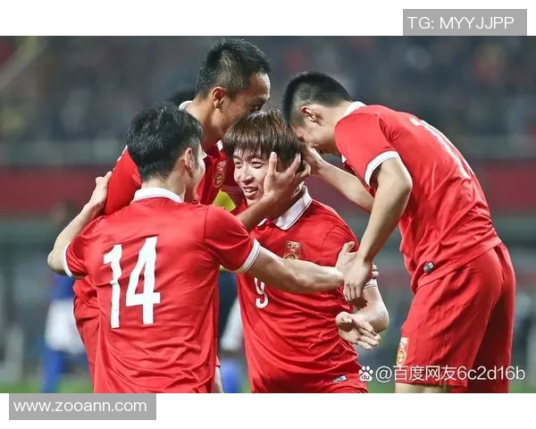 足球明星咬指甲瞬间捕捉展现紧张情绪与比赛压力的真实写照 足球明星咬指甲瞬间捕捉展现紧张情绪与比赛压力的真实写照